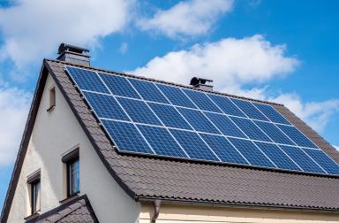 Investir dans des panneaux solaires Un subside permet de réduire la facture
