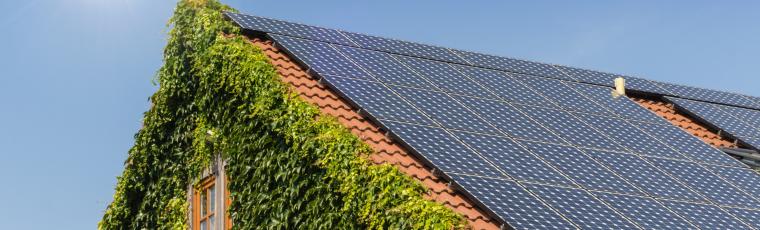 panneaux photovoltaiques sur un toit en flandre 