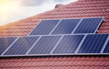 Panneaux photovoltaiques profitant de l'énergie solaire 