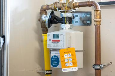 digitale gasmeter aan de muur