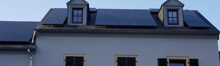 Lampiris-toit-maison-panneaux-photovoltaïques