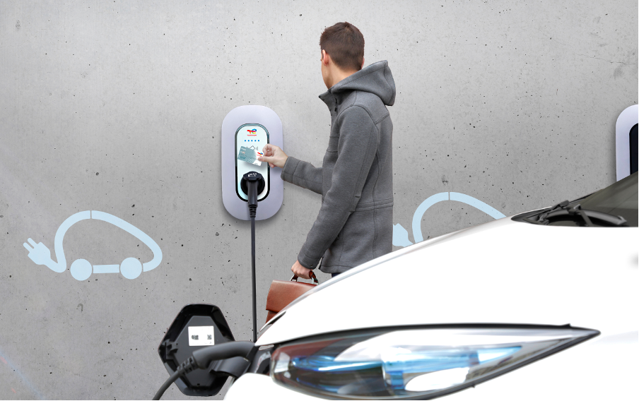 Electric car charging SME TotalEnergies