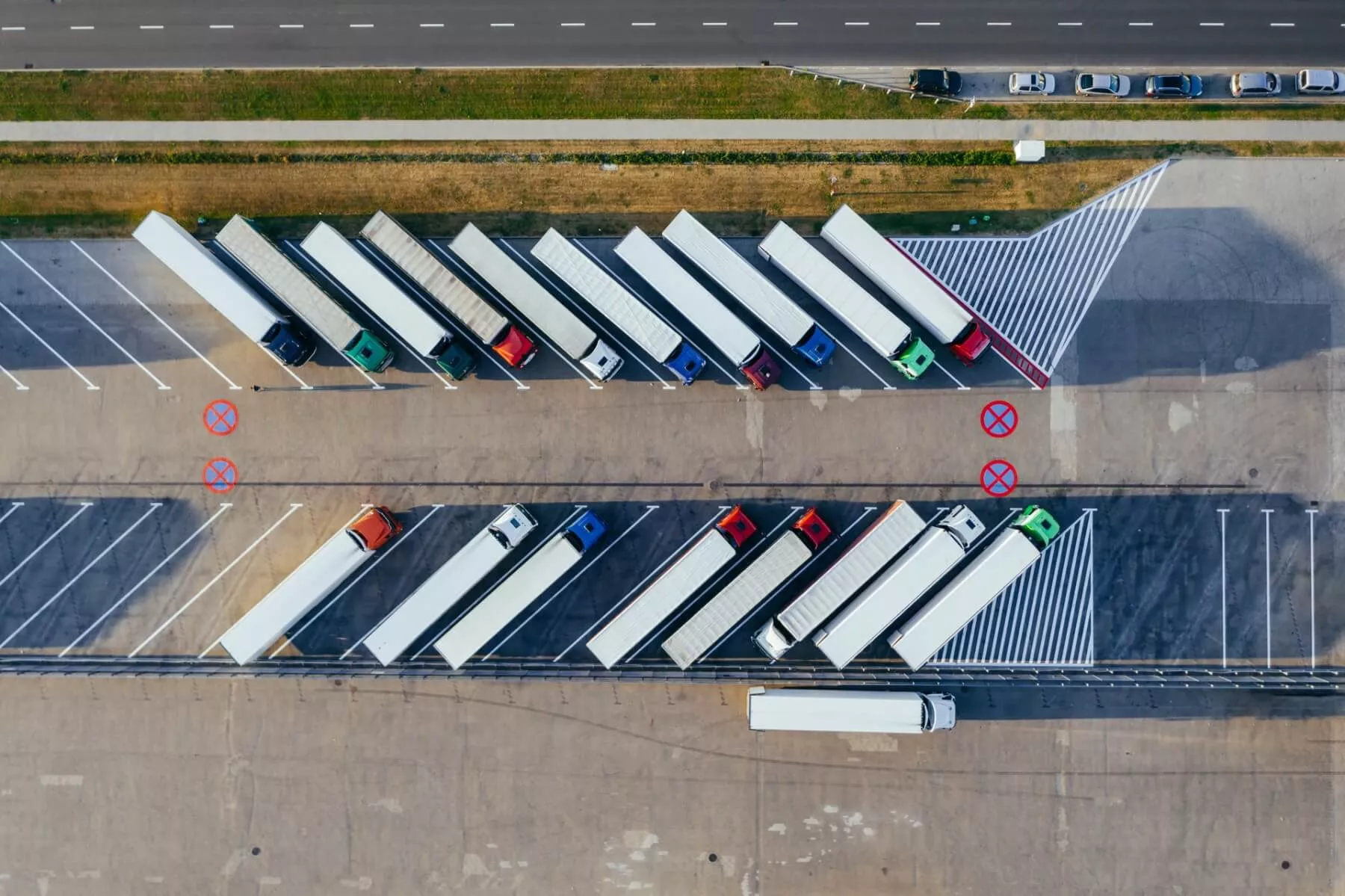 TotalEnergies est le partenaire multi-énergies idéal pour la gestion de votre parc de véhicules professionnels.