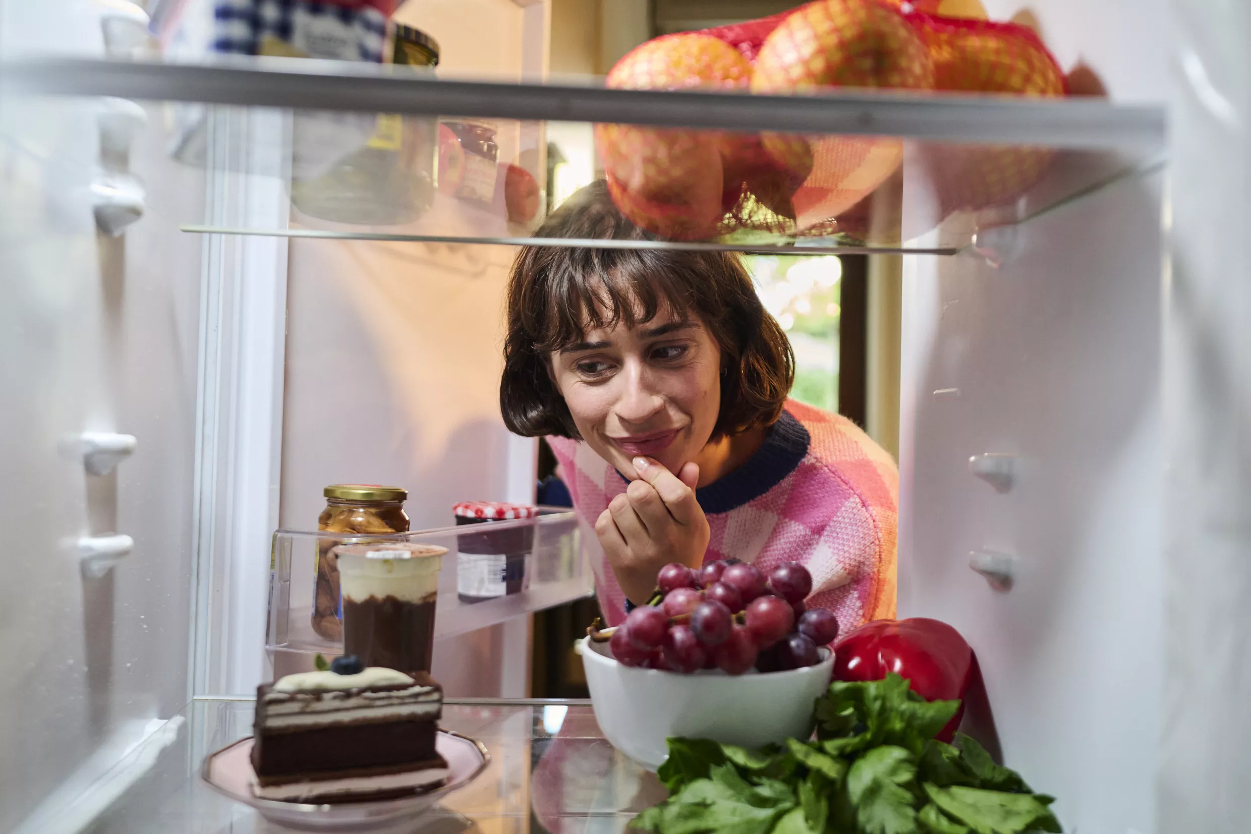 woman_fridge