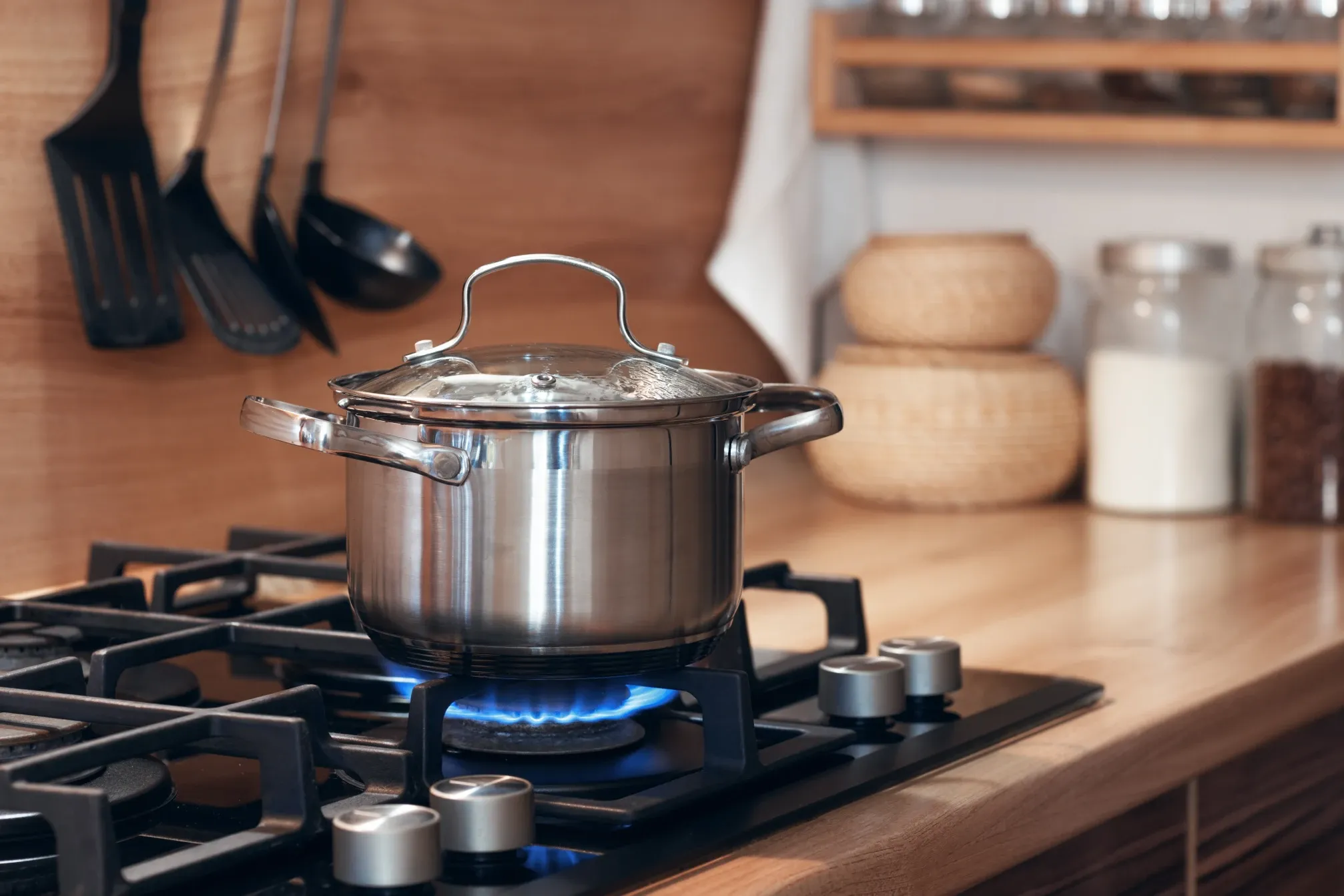 Casserole sur une cuisinière au gaz